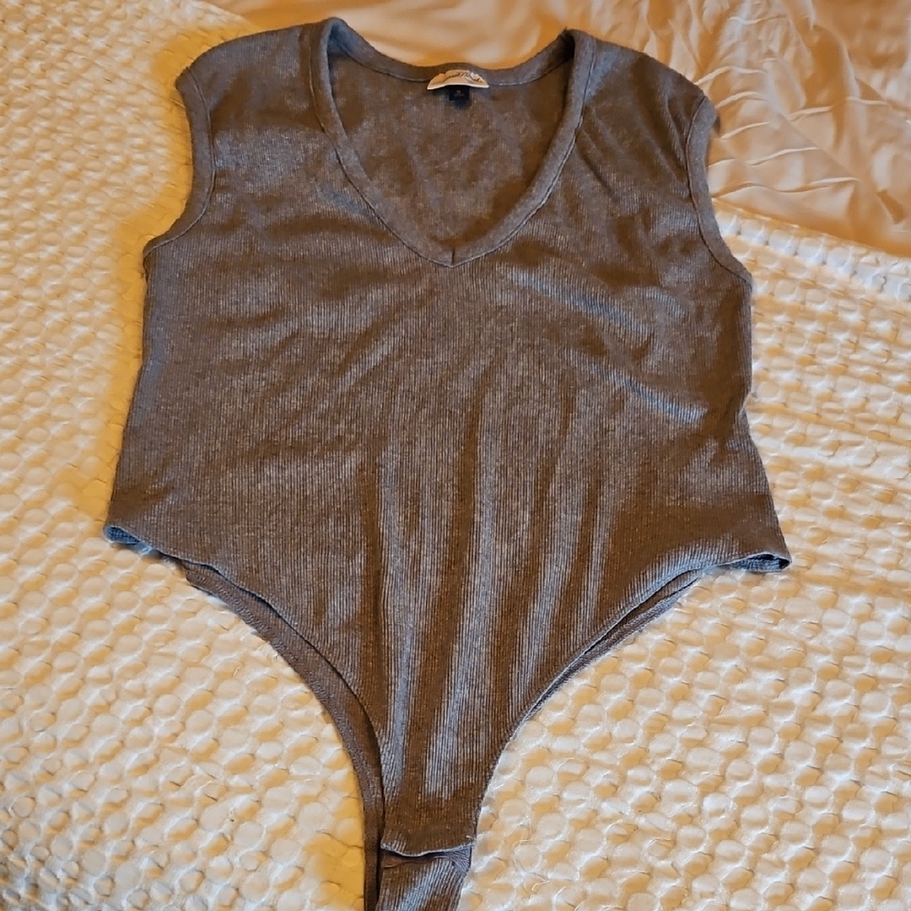 Universal Thread Gray Ribbed V-Neck Bodysuit